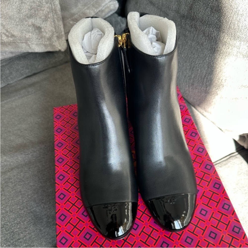 Tory Burch Elegant Black leather Ankle Boots